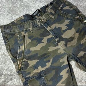 GUESS Men's Camouflage Cargo Pants - Olive & Dark Green Camo